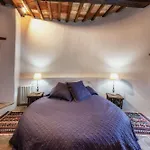 Castello Valenzino מלון דירות 3*
