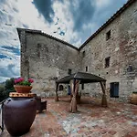 מלון דירות Castello Valenzino 3*