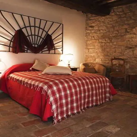 Castello Valenzino Apartmanhotel 3*