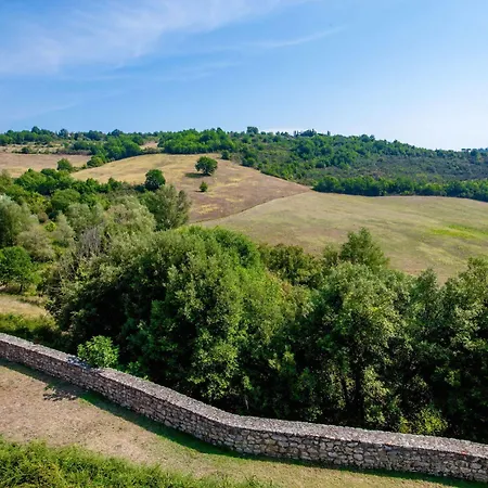 Castello Valenzino 公寓式酒店