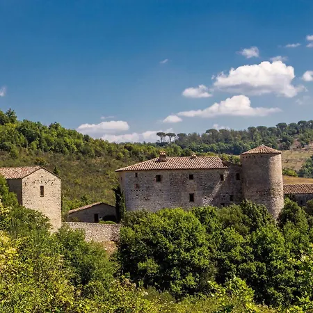 Castello Valenzino Aparthotel 3*