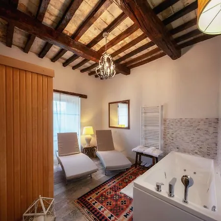 Castello Valenzino 3*