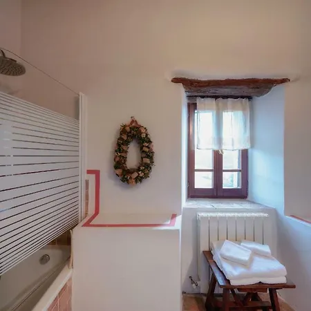 Castello Valenzino 公寓式酒店