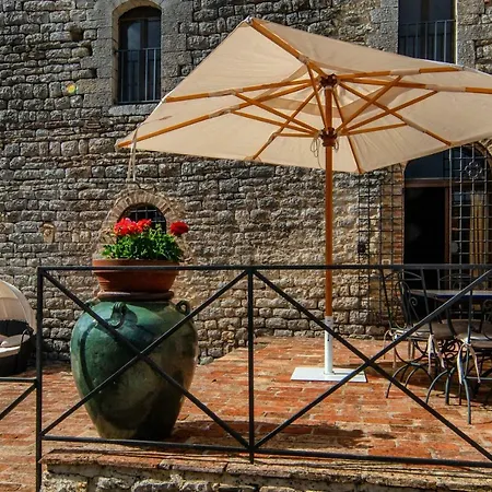 Castello Valenzino Apartahotel 3*