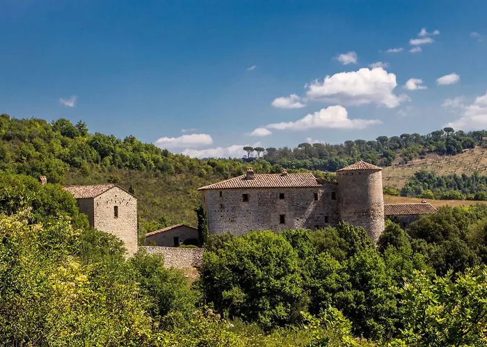 Castello Valenzino Aparthotel 3*