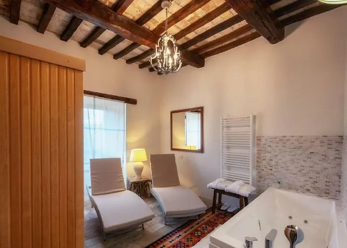 Castello Valenzino 3*