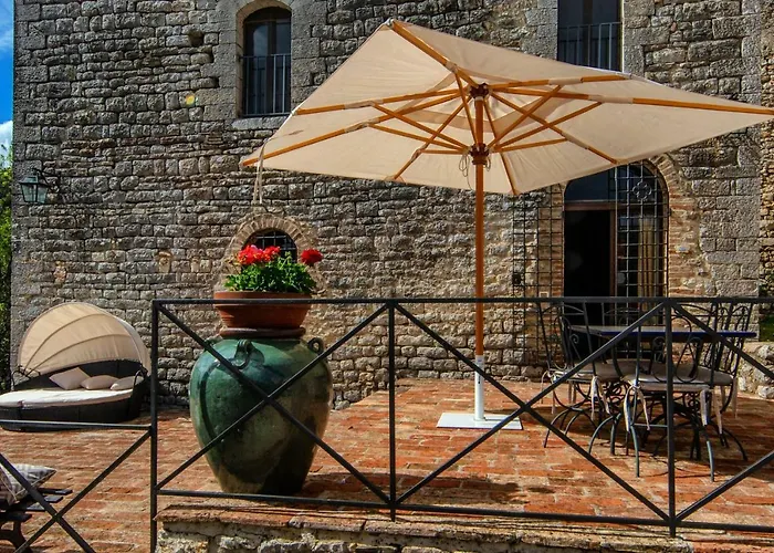 Castello Valenzino Aparthotel 3*